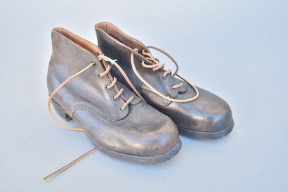 All- Paire de brodequins en cuir doublé de...