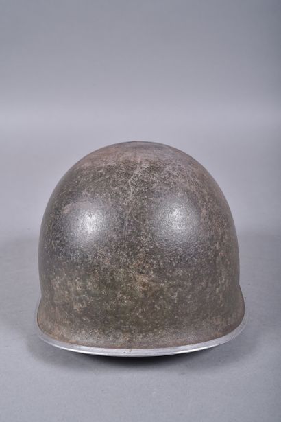 US-Casque M1. Coque en acier peinte vert...