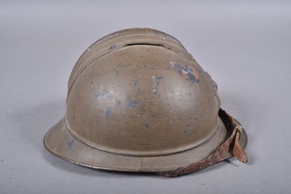 Casque Adrian m/15 avec attribut de l'infanterie...
