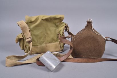 Fr- Lot : bidon modèle 1935 avec housse en...