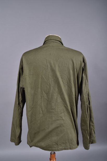 US- Veste HBT OD7 à deux poches de poitrine...