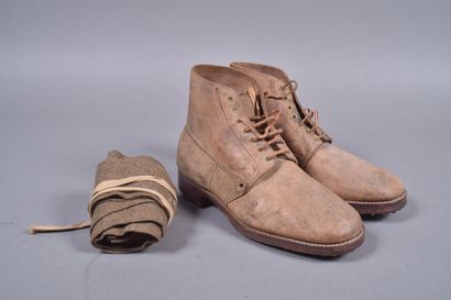 Fr- Paire de brodequins modèle 1917, à semelle...