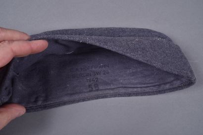 Bonnet de police de la LW. En drap gris,...