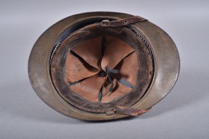 Casque Adrian m/15 avec attribut de l'artillerie...