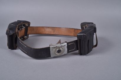 All. Ceinturon en cuir noir avec deux cartouchières,...
