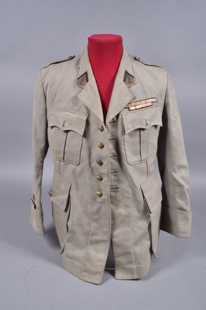 Fr- Uniforme du lieutenant Le Pontois comprenant...