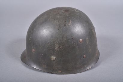 US- Casque M1. Coque en acier peinte avec...