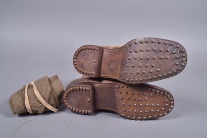 Fr- Paire de brodequins modèle 1917, à semelle...