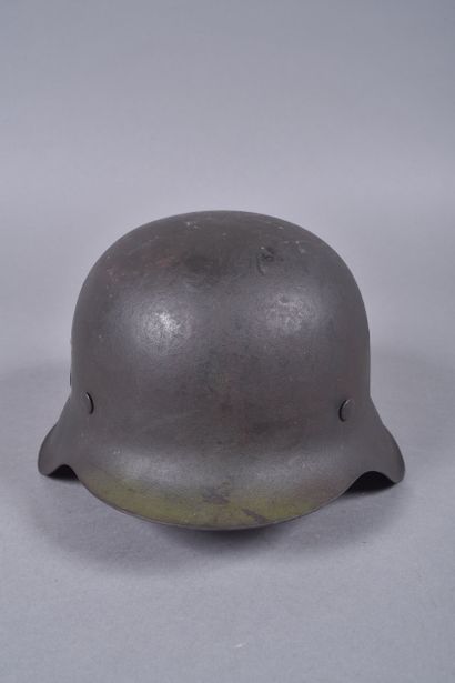 Casque Allemand mod 42, 1 insigne w. Coque...