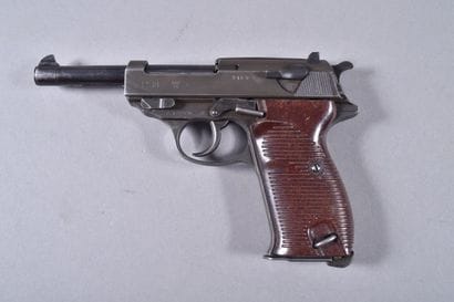 Pistolet P38. Fabrication Mauser BYF 44....