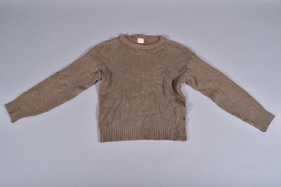 Fr- Pull modèle 1940 en laine kaki. Col rond....