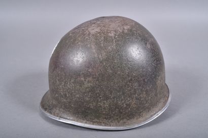 US-Casque M1. Coque en acier peinte vert...