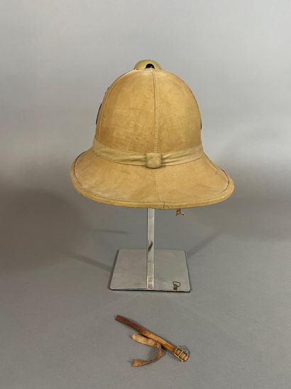 Casque tropical Italien réutilisé par l'armée...