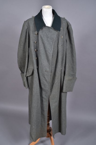 All. Manteau de troupe en drap feldgrau et...