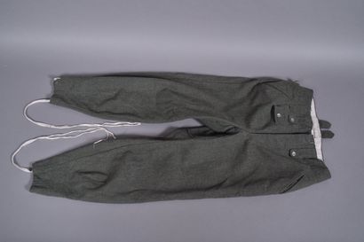 All. Pantalon de troupe en drap feldgrau,...