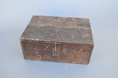 FR- Caisse en bois gravé de l’artilleur Raymond...