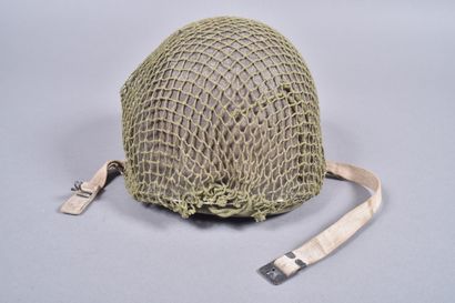 US- Casque M1. Coque en acier peinte en kaki...