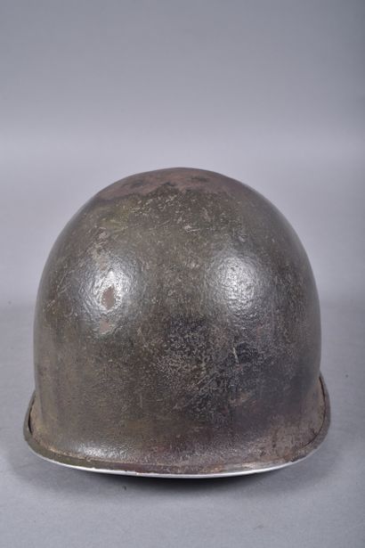 US- Casque M1. Coque en acier vert foncé...