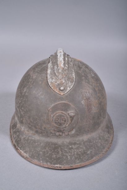 Casque Adrian m/26 avec attribut de chasseur...