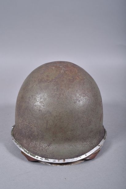 US-Casque M1. Coque en acier peint vert olive,...