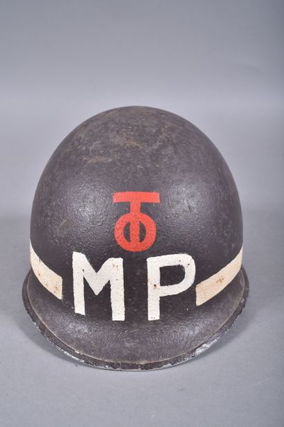 US- Casque M1. Coque en acier repeinte vert...