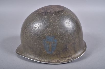 US- Casque M1. Coque en acier vert foncé...