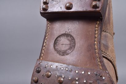 Fr- Paire de brodequins modèle 1917, à semelle...