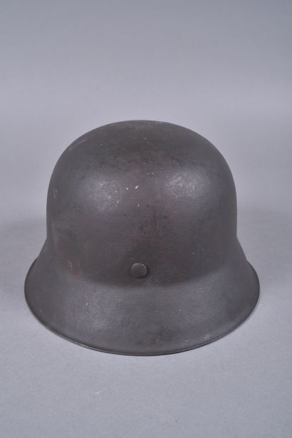 Casque Allemand mod 42, 1 insigne w. Coque...