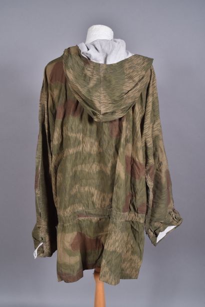 All. Blouse camouflée avec sa capuche, du...