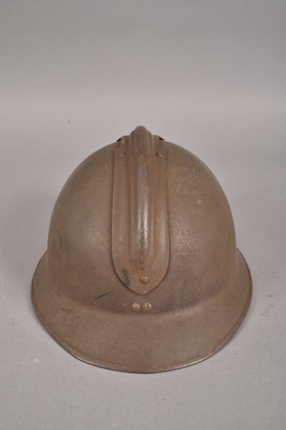 Casque Adrian m/26 avec attribut de l'artillerie...