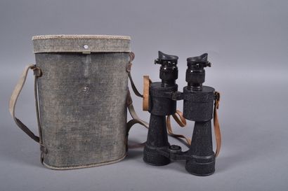 Fr- Paire de jumelles de marine. Le corps...