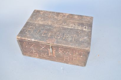 FR- Caisse en bois gravé de l’artilleur Raymond...