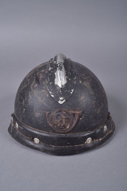 Curieux casque m/26 dont on a coupé la visière...