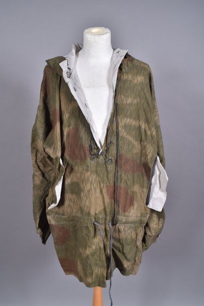 All. Blouse camouflée avec sa capuche, du...