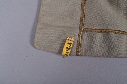 Fr- Uniforme du lieutenant Le Pontois comprenant...