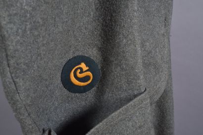 All. Manteau de troupe en drap feldgrau et...