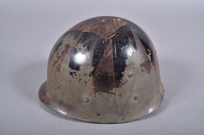 US-Casque M1. Coque en acier peinte vert...