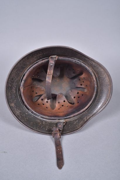 Casque Allemand m/40 camouflé. Marquage fabricant,...