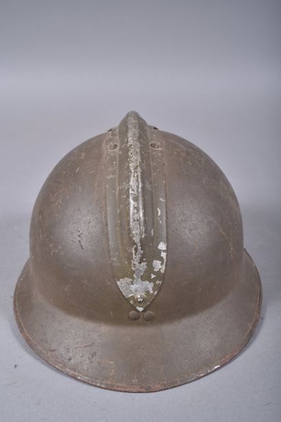 Casque Adrian m/26 avec attribut de l'artillerie...
