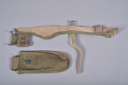 US- Deux étuis pour pince à barbelés M-1938...