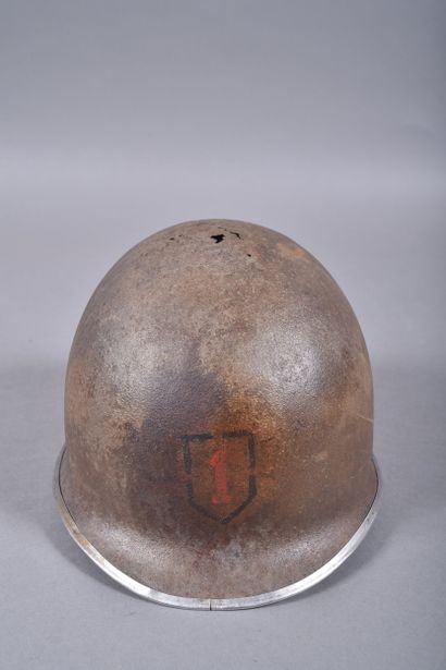US- Casque M1. Coque en acier peinte avec...