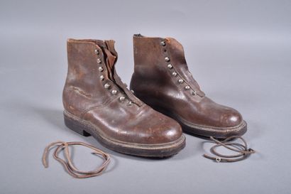 Fr- Paire de brodequins de montagne en cuir...
