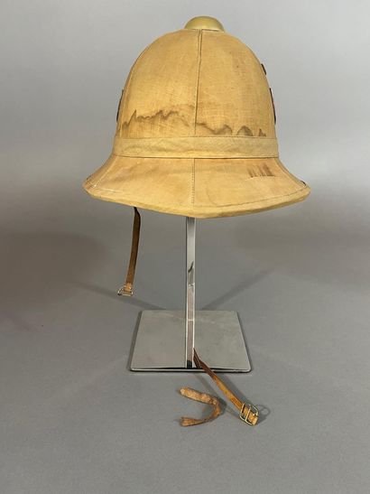 Casque tropical Italien réutilisé par l'armée...