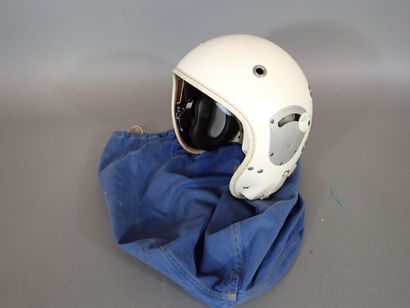 Casque Gueneau type 316, en résine blanche...