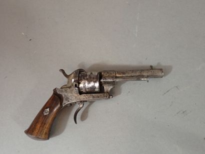 Petit revolver à broche système Lefaucheux,...