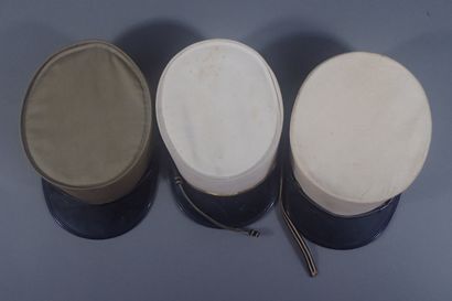 Trois képis de la Légion Etrangère. Deux...