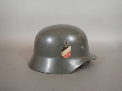 Casque de type allemand. La coque repeint...
