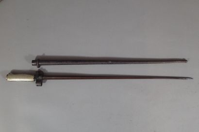 Baïonnette modèle 1886-15 Lebel. Poignée...