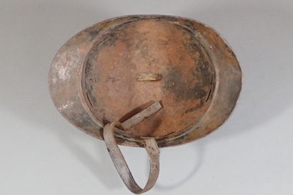 Casque Adrian mod 15 pour l'artillerie, repeint...