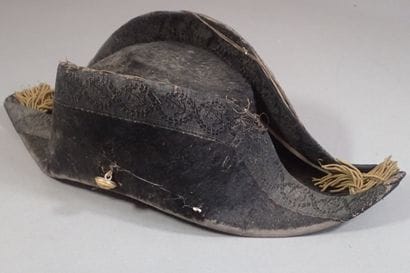 Bicorne d'officier de Marine, en feutre taupé...